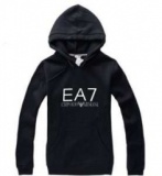 大人っぽコーデに上品な印象をプラスしてくれるアルマーニ コピー 服