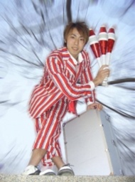 ギネス記録保持者 多才のパフォーマー・Mrアパッチの登場