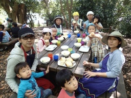 ソトごはん倶楽部　皮なしソーセージ と ホットサンド