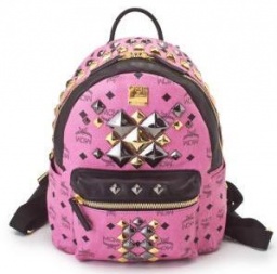 マチがかっちりとしているから、型崩れもしにくい<mcmバッグ