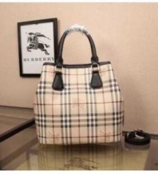 今季人気　BURBERRY 　品格のあるデザイン バーバリーバッグ レディース